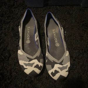 black and white rothys